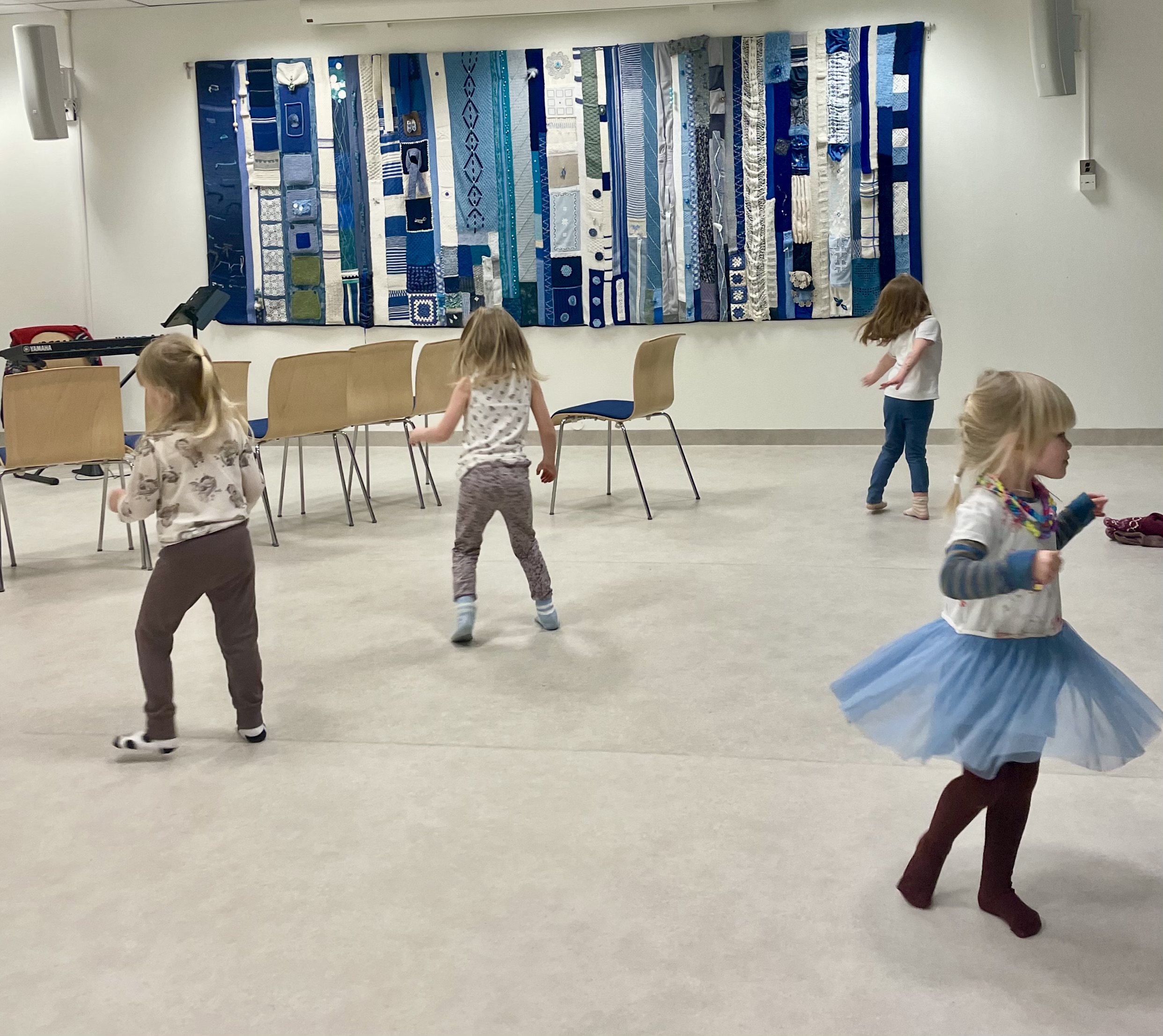 Middag og barnekor hver torsdag kl. 16-18